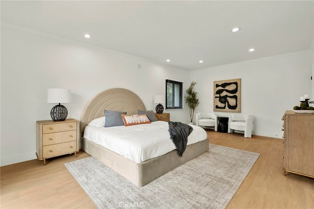 6540 Hayvenhurst 15, Lake Balboa, CA 91406