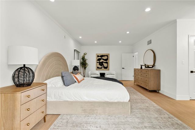 6540 Hayvenhurst 15, Lake Balboa, CA 91406