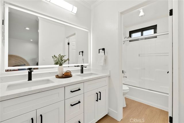 6540 Hayvenhurst 15, Lake Balboa, CA 91406