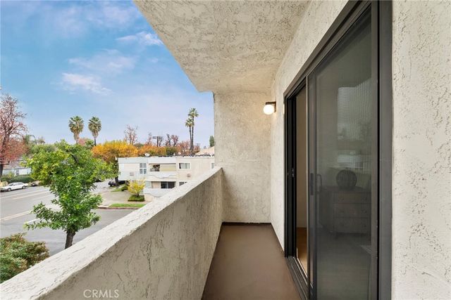 6540 Hayvenhurst 15, Lake Balboa, CA 91406