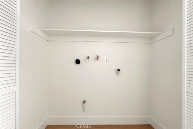 6540 Hayvenhurst 15, Lake Balboa, CA 91406