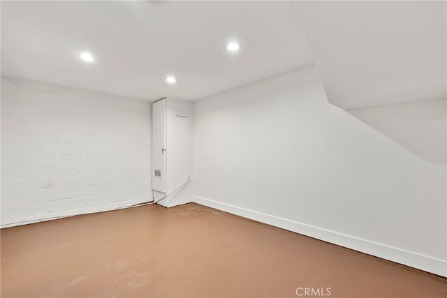 6540 Hayvenhurst 15, Lake Balboa, CA 91406