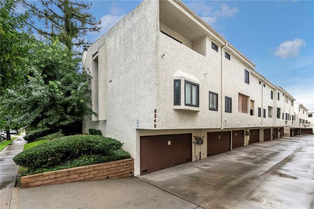 6540 Hayvenhurst 15, Lake Balboa, CA 91406