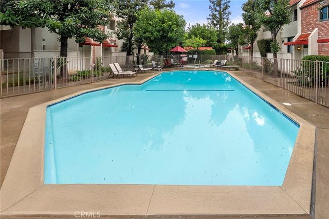 6540 Hayvenhurst 15, Lake Balboa, CA 91406