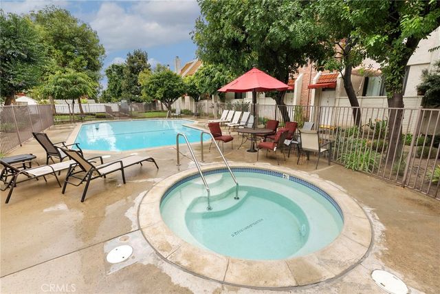 6540 Hayvenhurst 15, Lake Balboa, CA 91406