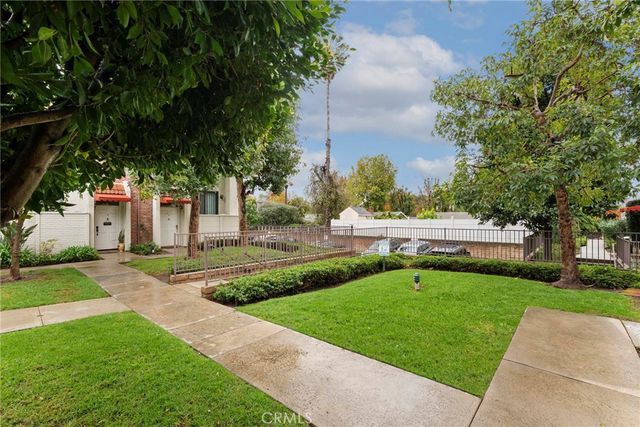 6540 Hayvenhurst 15, Lake Balboa, CA 91406