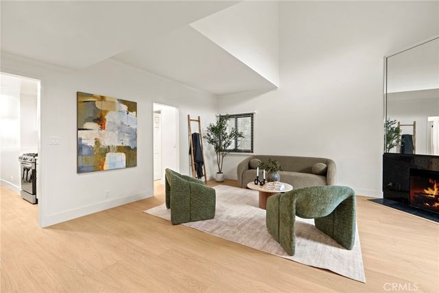 6540 Hayvenhurst 15, Lake Balboa, CA 91406