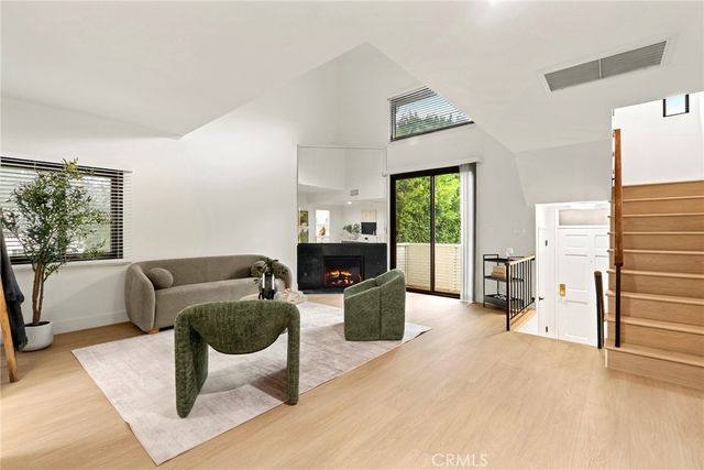 6540 Hayvenhurst 15, Lake Balboa, CA 91406