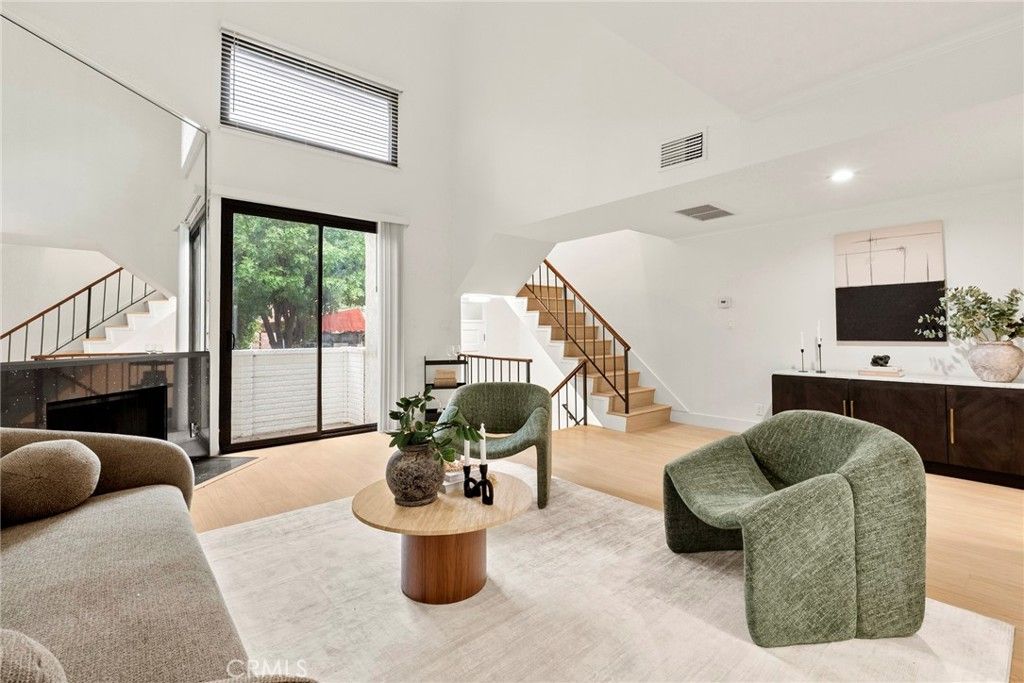 6540 Hayvenhurst 15, Lake Balboa, CA 91406