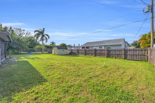 261 SW Chelsea Terrace, Port St Lucie, FL 34984