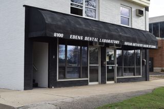 8100 W Oakton Street 205, Niles, IL 60714