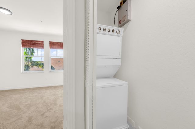 960 Millbrae 3 Court 3, West Palm Beach, FL 33401