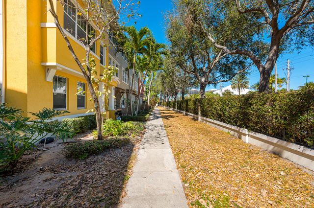 960 Millbrae 3 Court 3, West Palm Beach, FL 33401