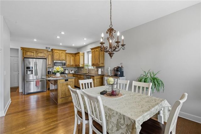 2714 S Brentwood Drive, Independence, MO 64055