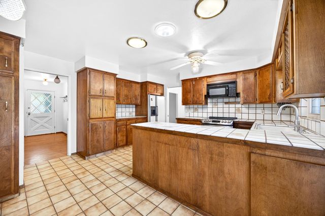 5637 Longwood Way, Citrus Heights, CA 95610