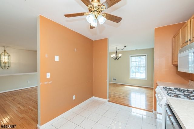 38 Chanda Ct, Clifton City, NJ 07012