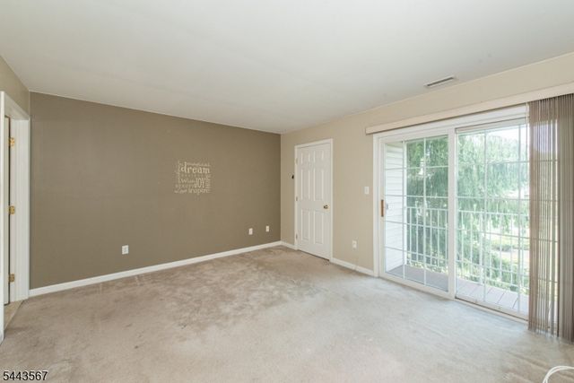 38 Chanda Ct, Clifton City, NJ 07012
