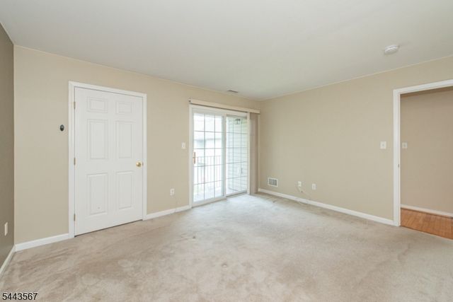 38 Chanda Ct, Clifton City, NJ 07012