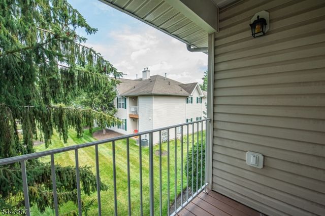 38 Chanda Ct, Clifton City, NJ 07012