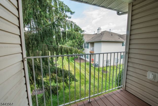 38 Chanda Ct, Clifton City, NJ 07012