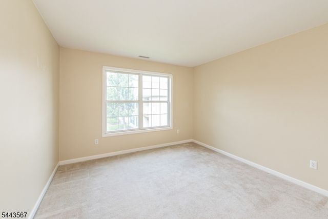 38 Chanda Ct, Clifton City, NJ 07012