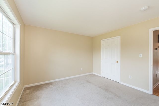 38 Chanda Ct, Clifton City, NJ 07012