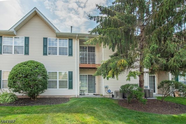 38 Chanda Ct, Clifton City, NJ 07012