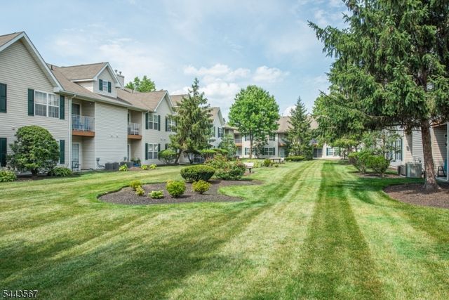 38 Chanda Ct, Clifton City, NJ 07012