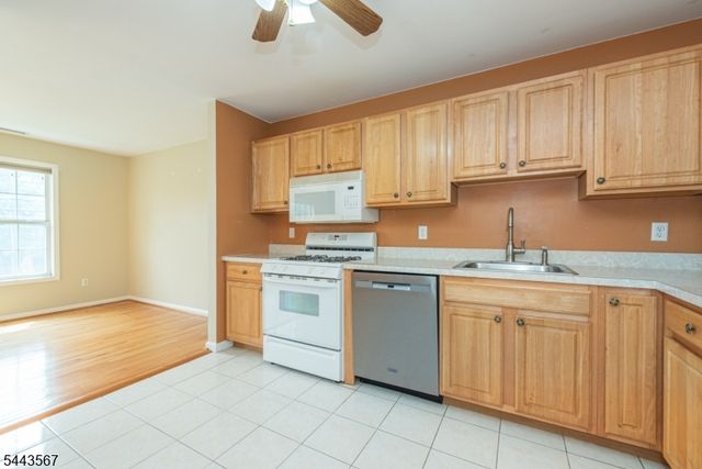 38 Chanda Ct, Clifton City, NJ 07012