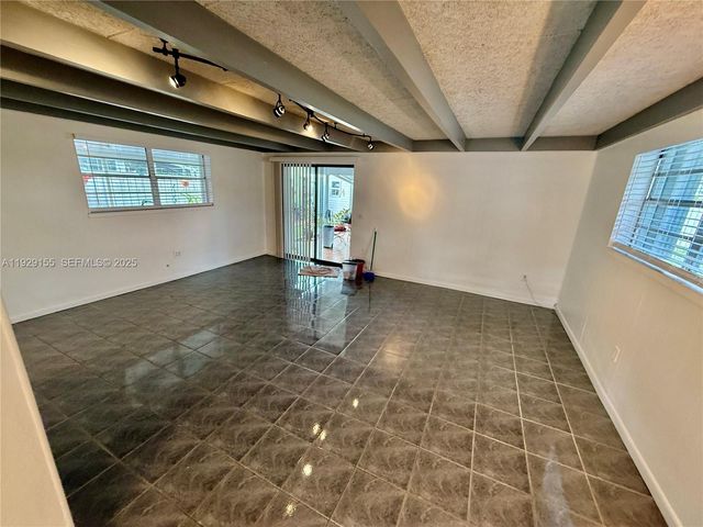 8855 SW 17th Ter 0, Miami, FL 33165