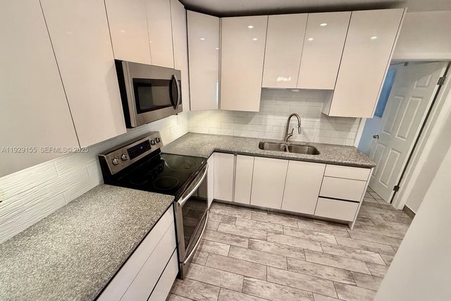 8855 SW 17th Ter 0, Miami, FL 33165