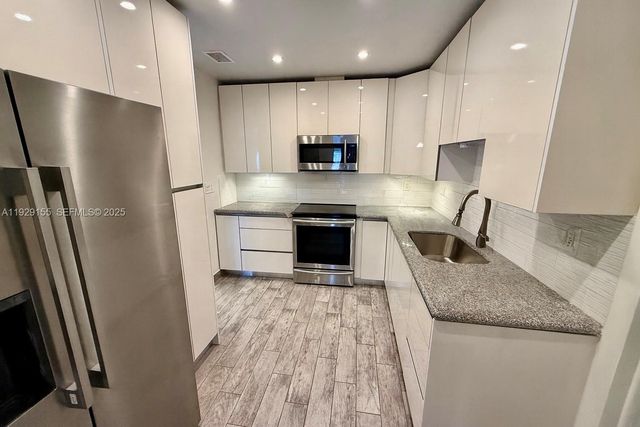 8855 SW 17th Ter 0, Miami, FL 33165