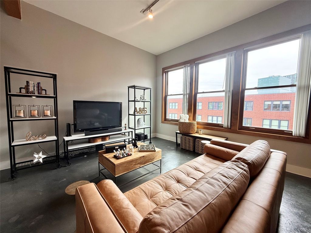 2502 Live Oak Street 302, Dallas, TX 75204