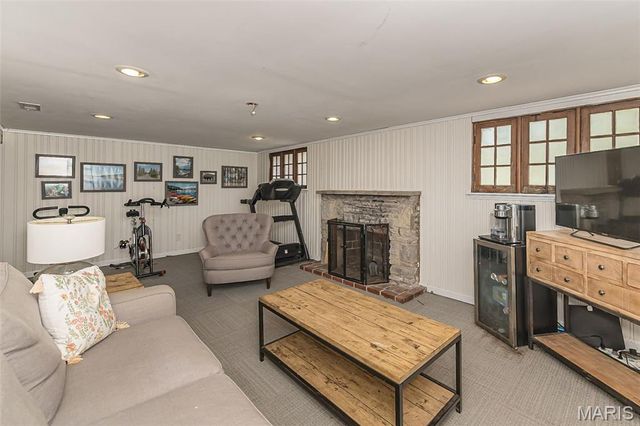 601 Woodard Drive, St Louis, MO 63122