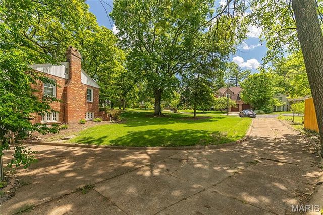 601 Woodard Drive, St Louis, MO 63122