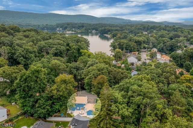416 Lakeview Ave, Ringwood Boro, NJ 07456