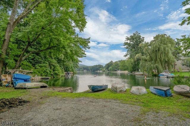 416 Lakeview Ave, Ringwood Boro, NJ 07456