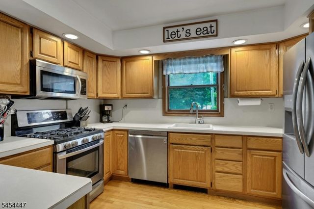 416 Lakeview Ave, Ringwood Boro, NJ 07456