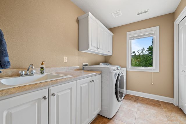 160 62nd Street, West Des Moines, IA 50266