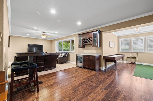 160 62nd Street, West Des Moines, IA 50266