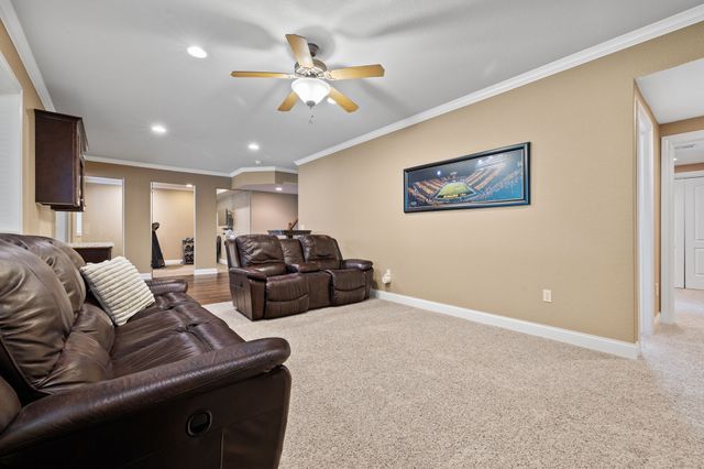 160 62nd Street, West Des Moines, IA 50266