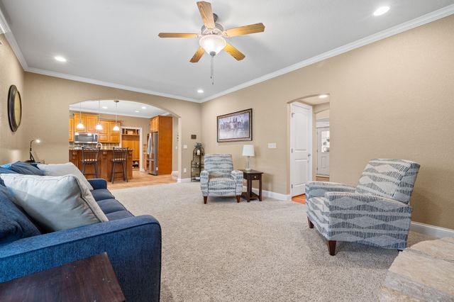 160 62nd Street, West Des Moines, IA 50266