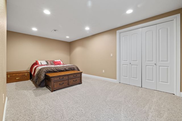 160 62nd Street, West Des Moines, IA 50266
