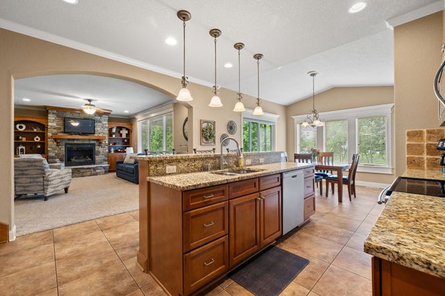 160 62nd Street, West Des Moines, IA 50266