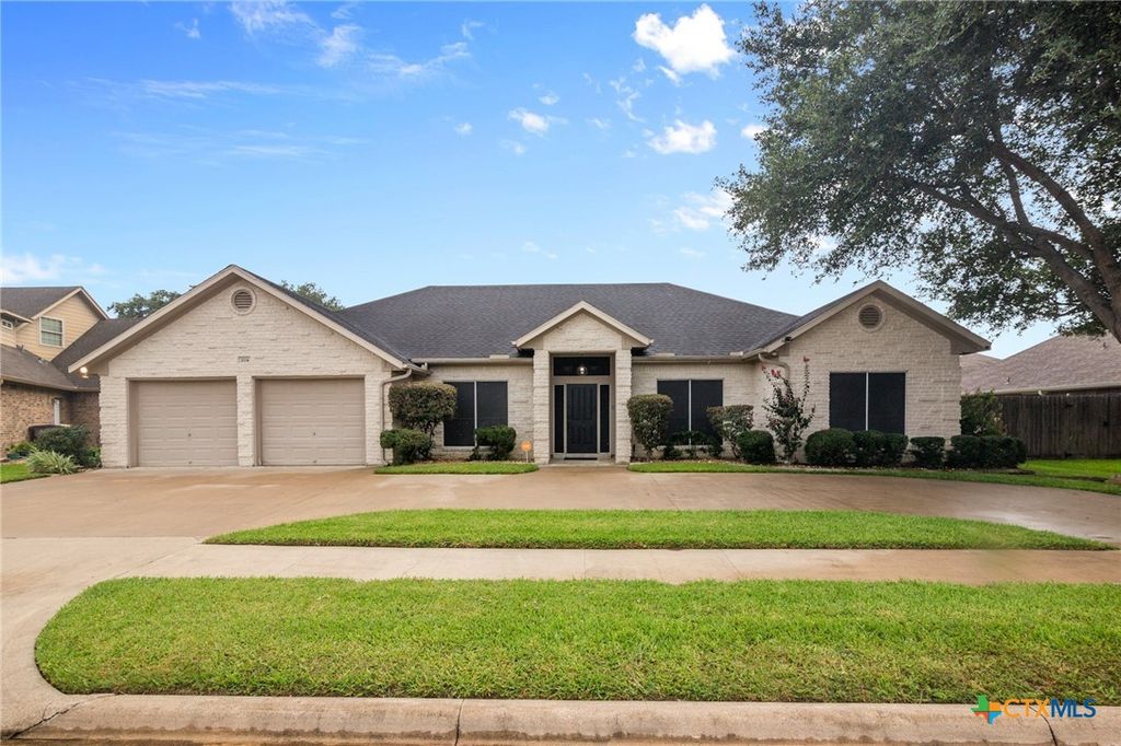 204 Crosswind Drive, Victoria, TX 77904