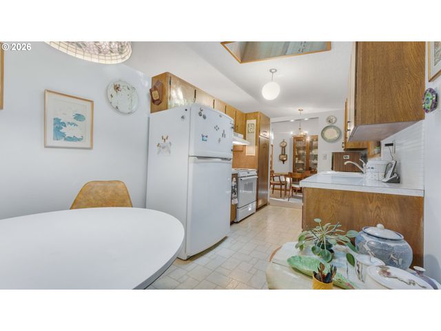 9200 Sw ELROSE Ct, Portland, OR 97224