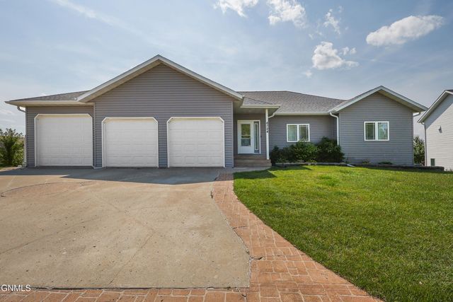 4724 Fountainblue Drive, Bismarck, ND 58503 property photo