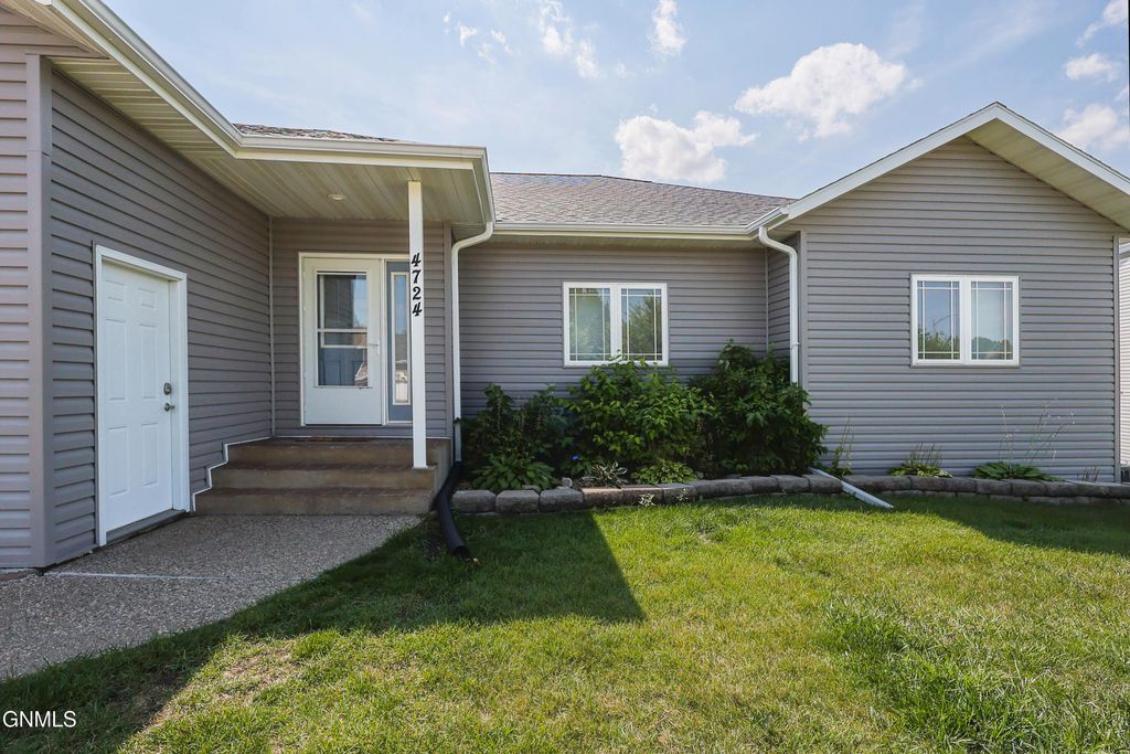 4724 Fountainblue Drive, Bismarck, ND 58503 photo 2