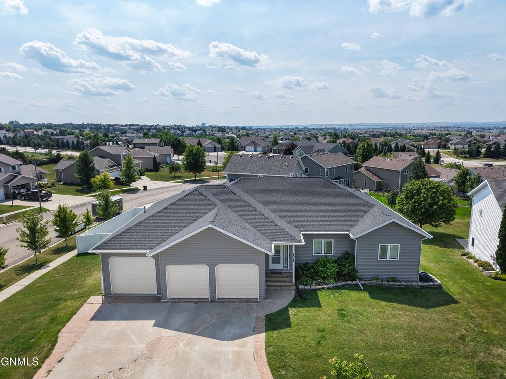 4724 Fountainblue Drive, Bismarck, ND 58503 photo 3