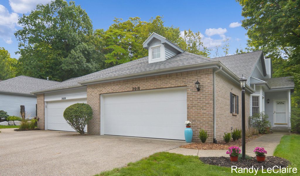 2018 S Cross Creek Drive Se, City Of Grand Rapids, MI 49508